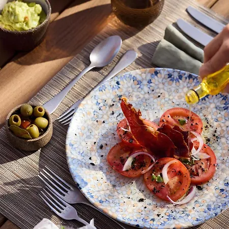 Ikos Andalusia منتجع إِستيبونا