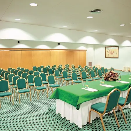 Ikos Andalusia منتجع إِستيبونا